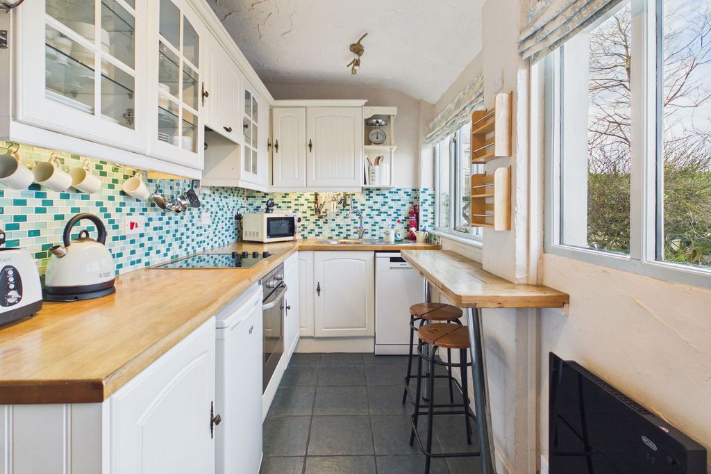 Property photo 2 of 34