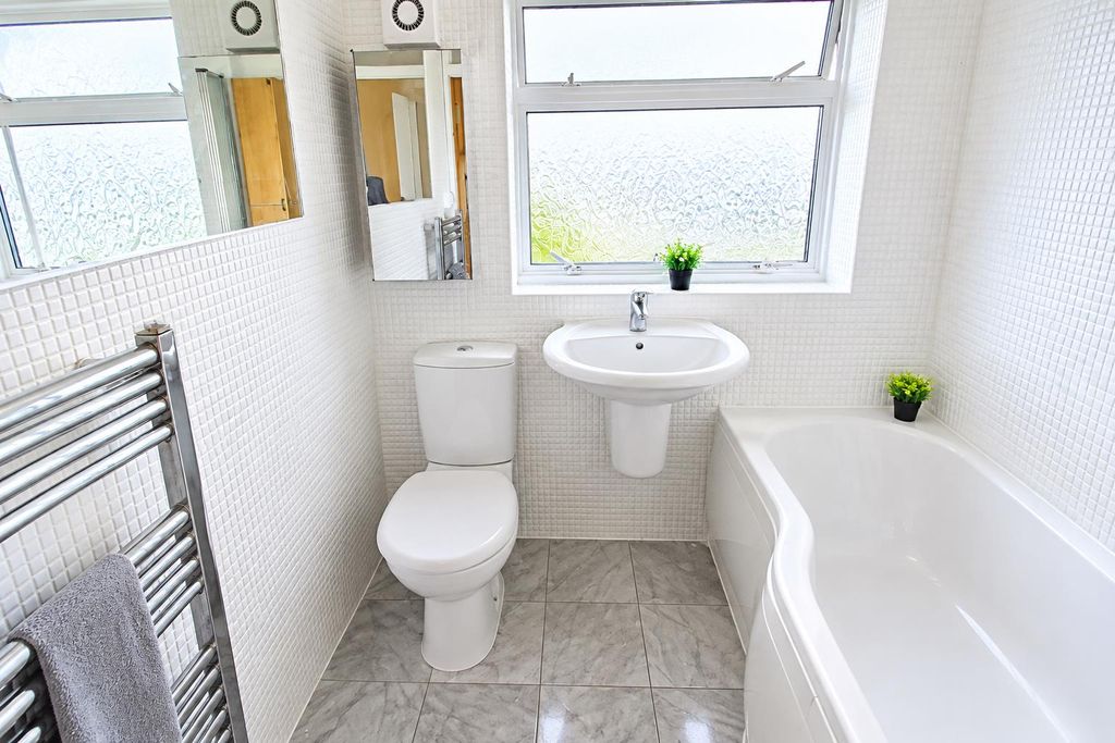 Property photo 3 of 6 Bathroom