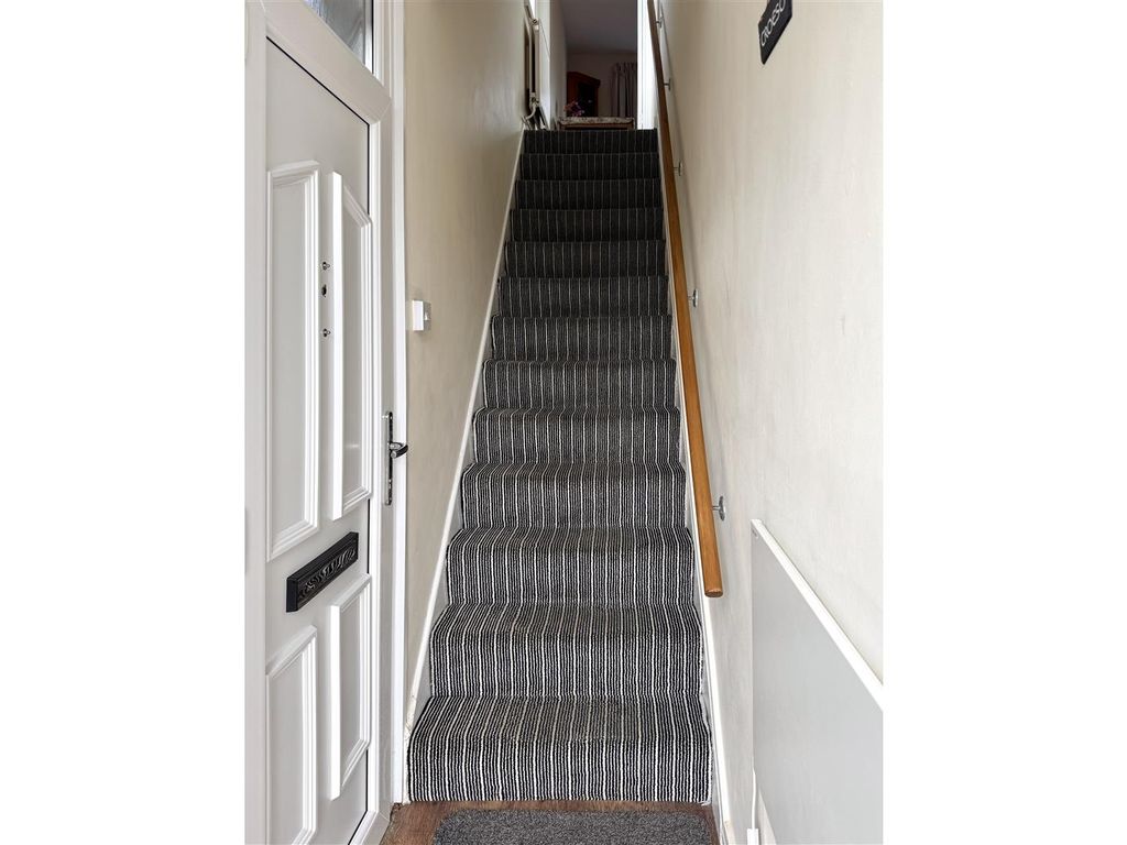 Property photo 3 of 12 Hallway