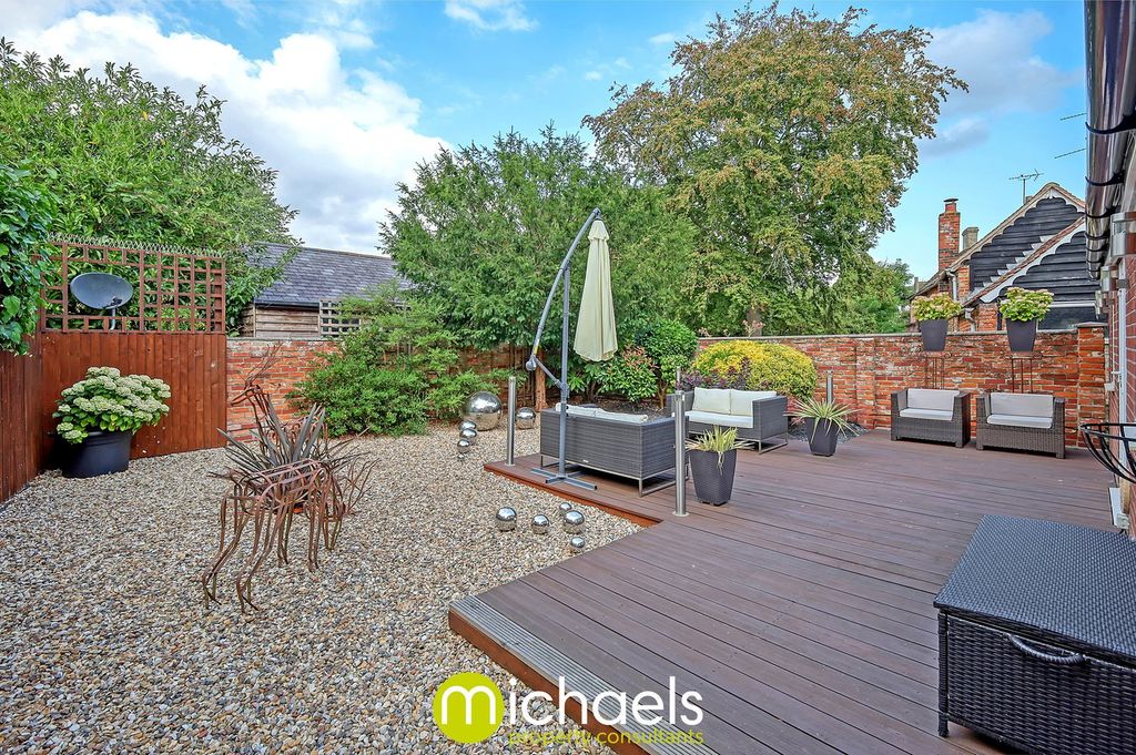 Property photo 2 of 32