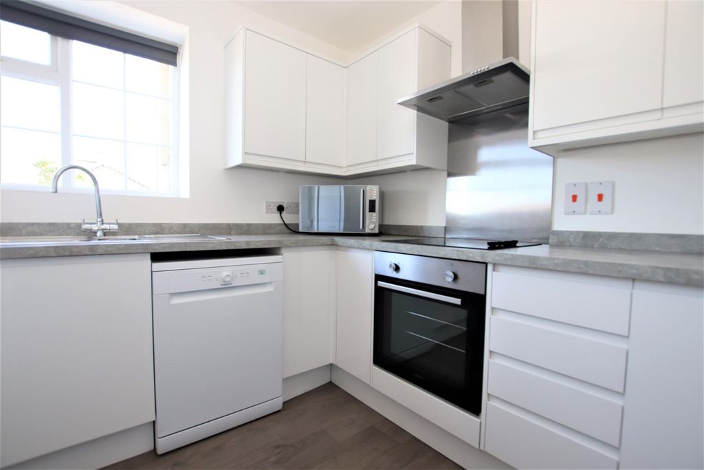 Property photo 3 of 16 Kitchen