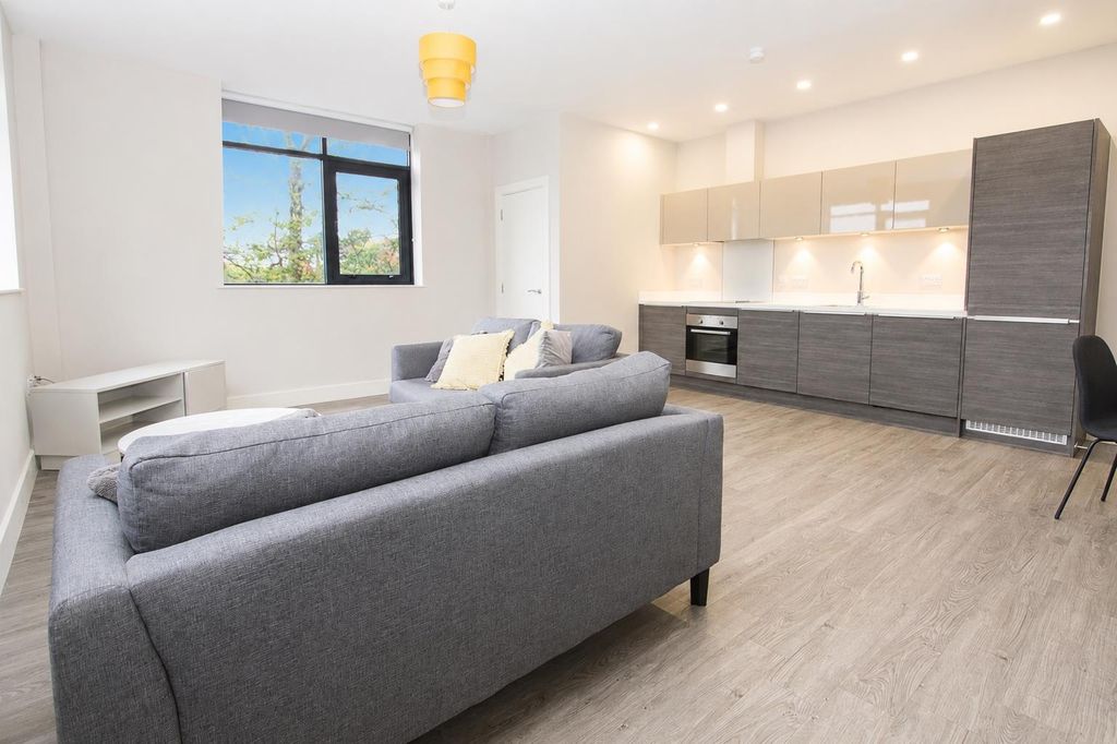 Property photo 1 of 7 Bright And Airy Open-Plan Living And Kitchen...