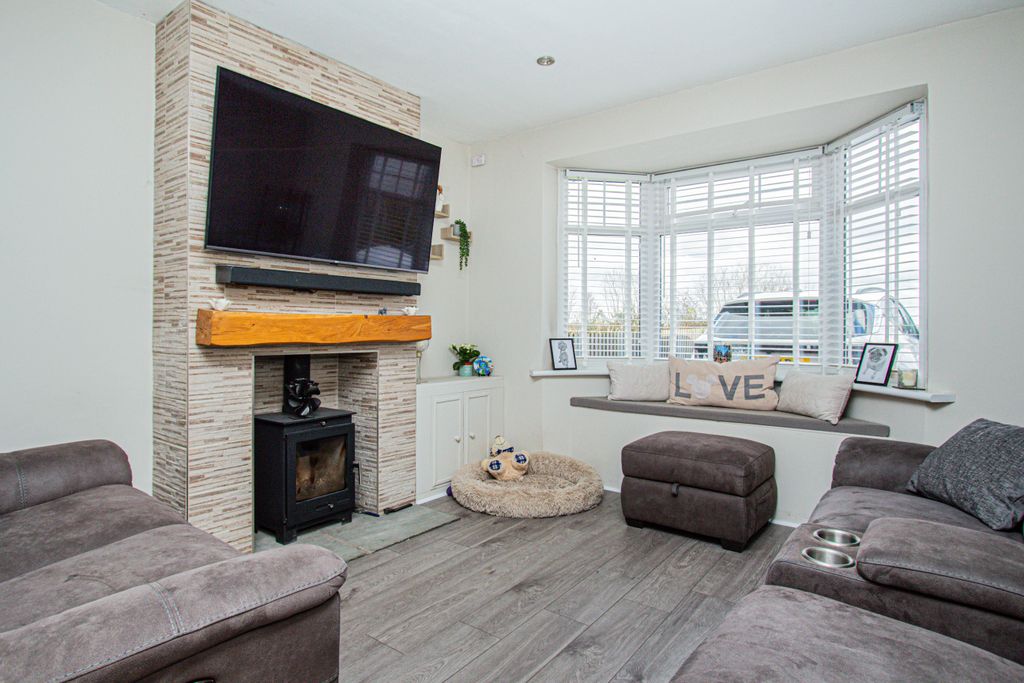 Property photo 2 of 17 Lounge