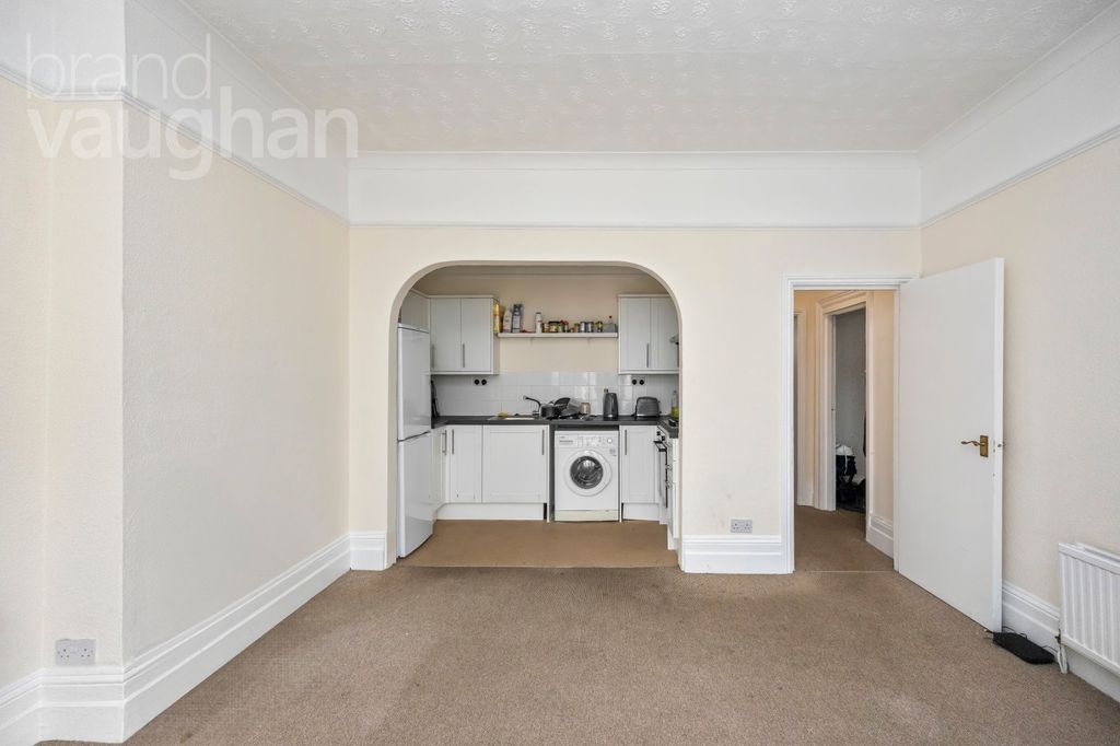 Property photo 3 of 8 Picture No. 14