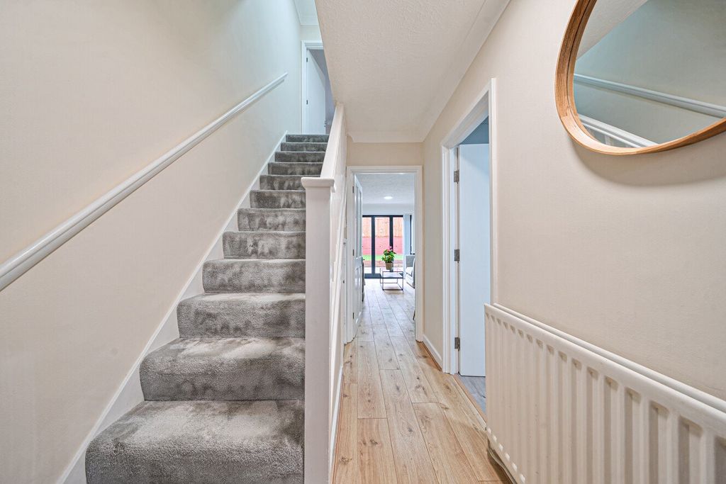 Property photo 2 of 25 Picture No. 24