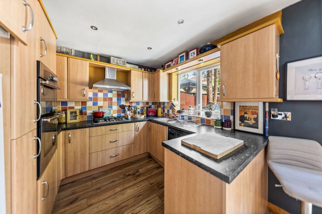Property photo 2 of 19