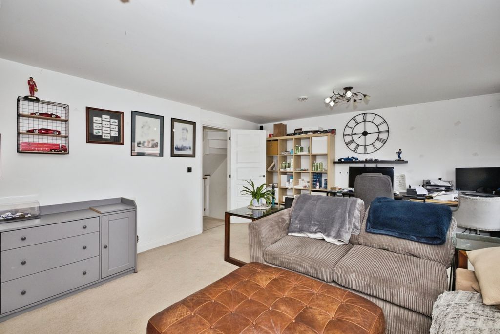 Property photo 3 of 20 3