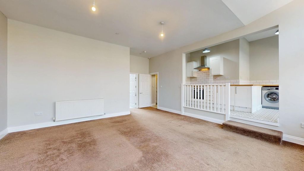 Property photo 3 of 10 6-Oxford-Street-06122025_001206.Jpg