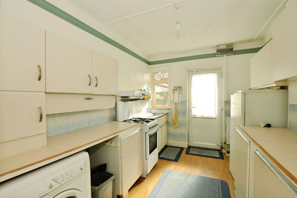 Property photo 2 of 17 Photo