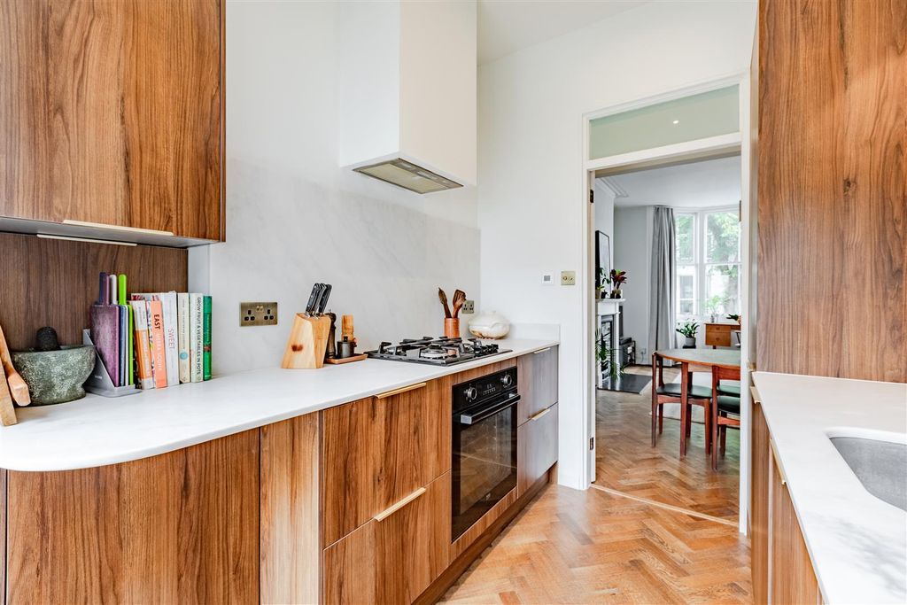 Property photo 2 of 18 Kitchen