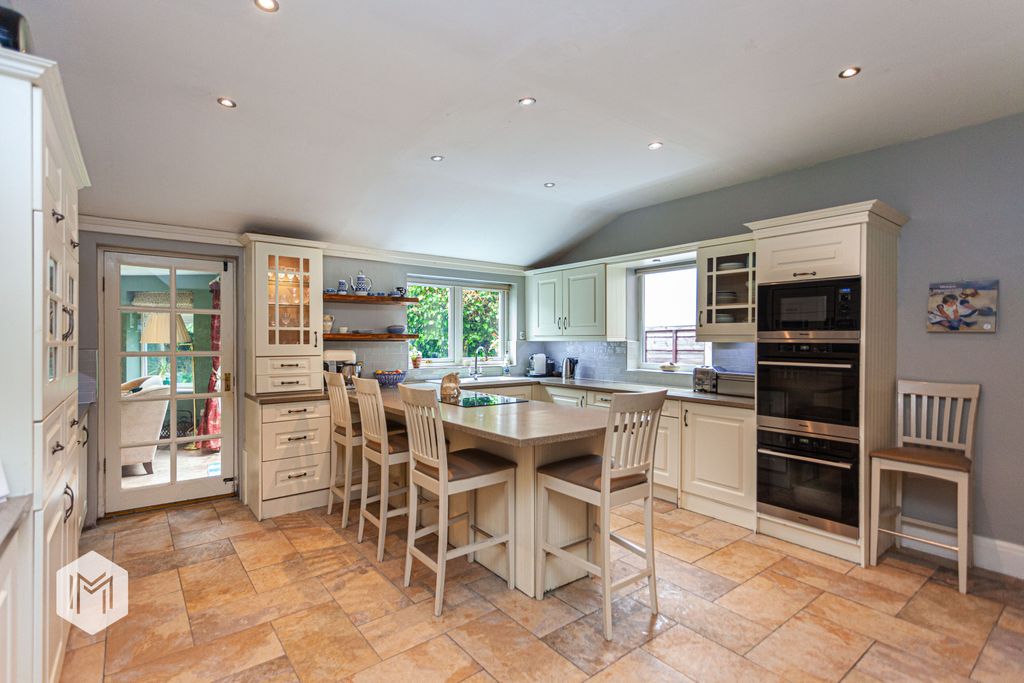 Property photo 2 of 33 Picture No. 08
