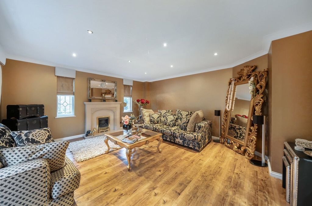 Property photo 3 of 25