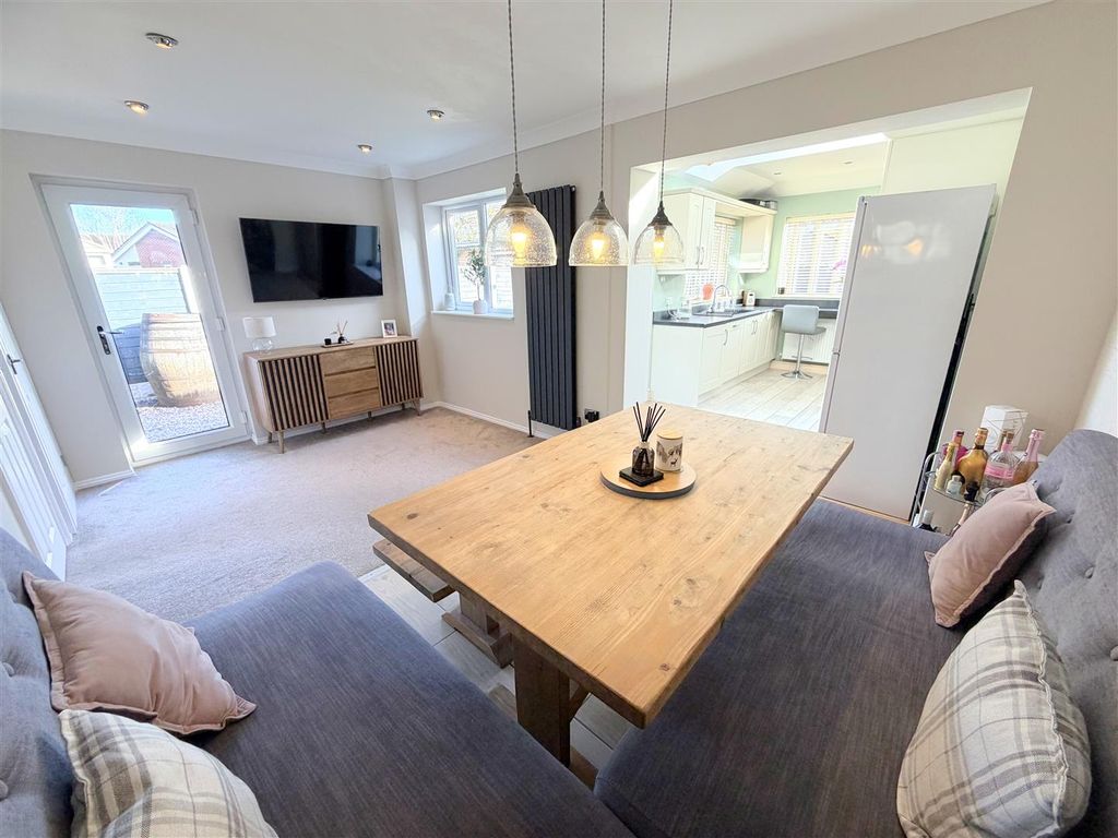 Property photo 3 of 31 Dining Room