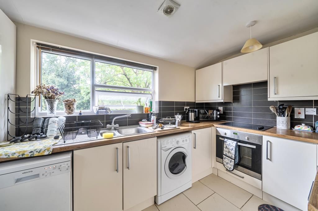 Property photo 3 of 11 Kitchen