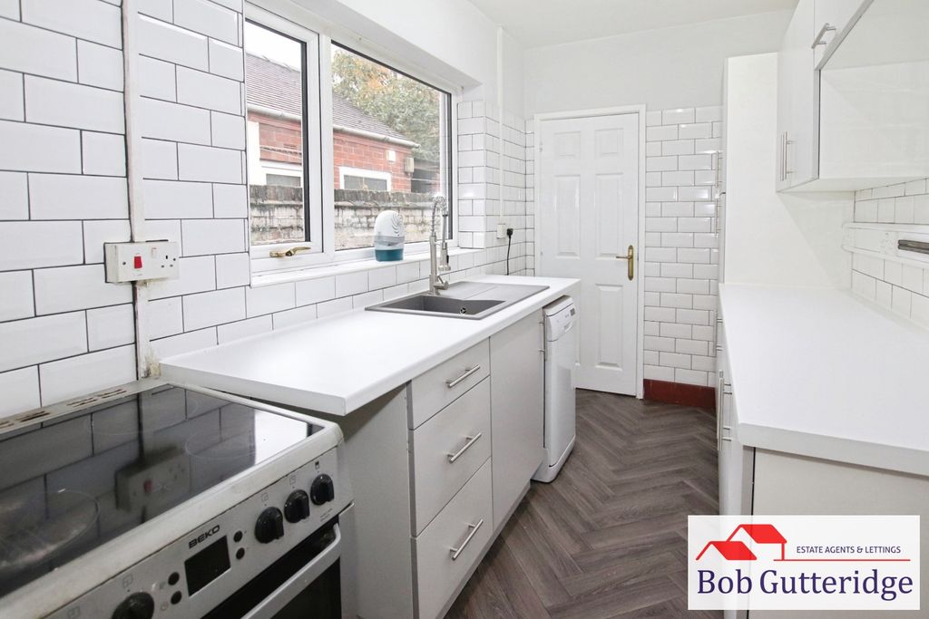 Property photo 3 of 18 Fitted Kitchen