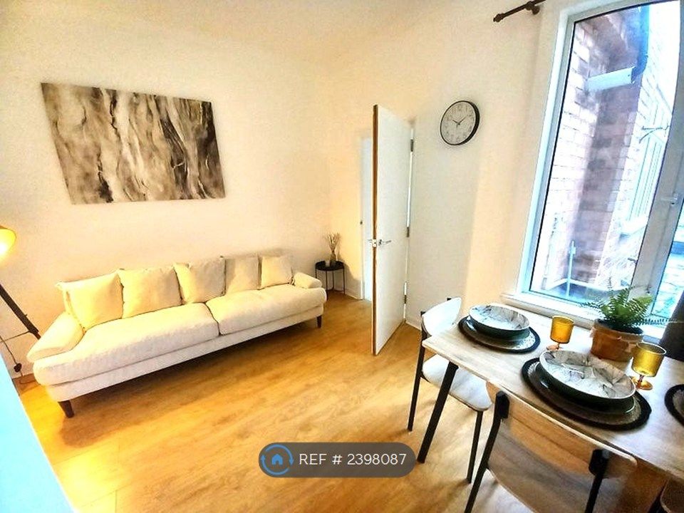 Property photo 2 of 10 Shared Lounge