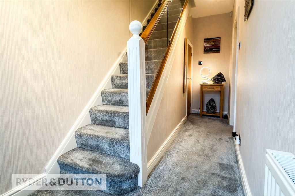 Property photo 2 of 19 Hallway