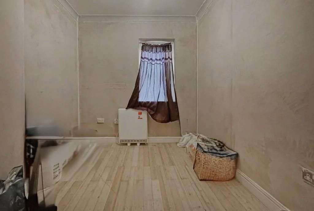 Property photo 2 of 8 Bedroom.Jpg