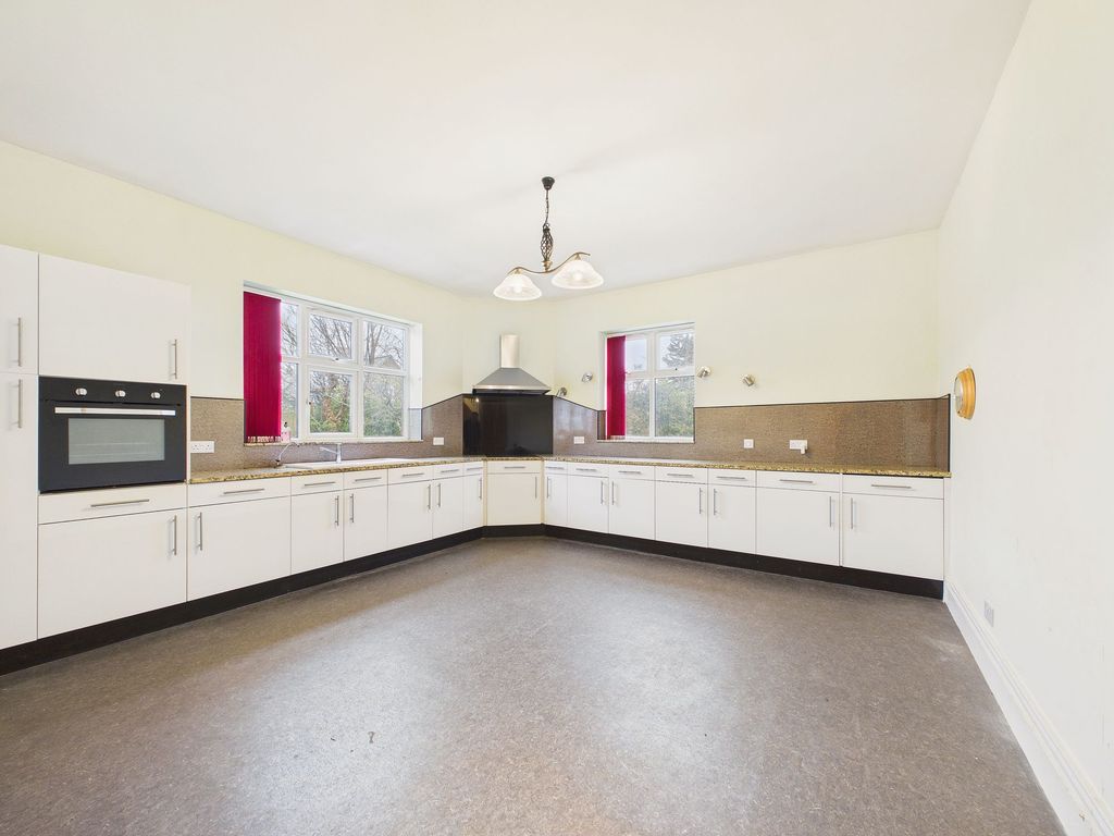 Property photo 2 of 16 Dining Kitchen