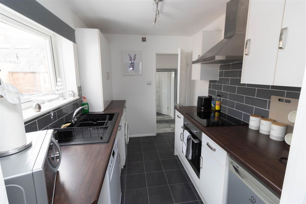 Property photo 3 of 7 Kitchen