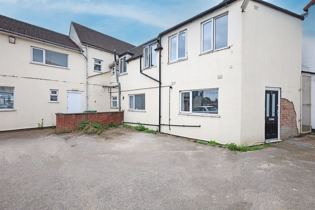 Property photo 1 of 8 (Main)