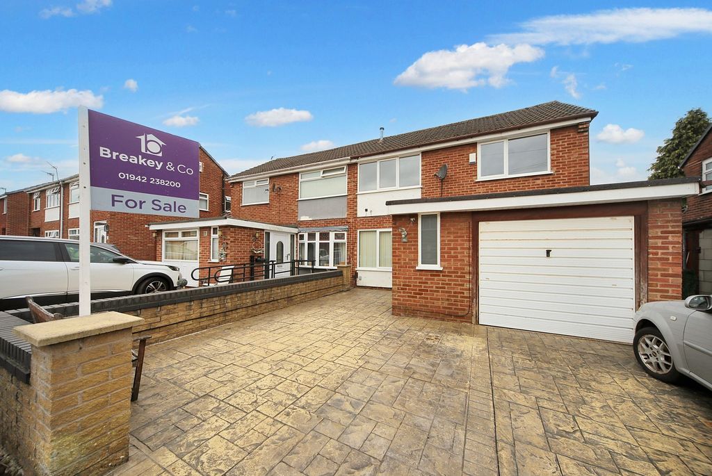Property photo 1 of 23