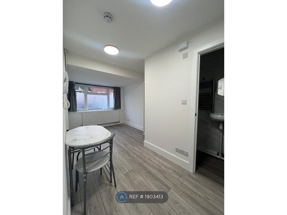 Property photo 1 of 14 Bed 1