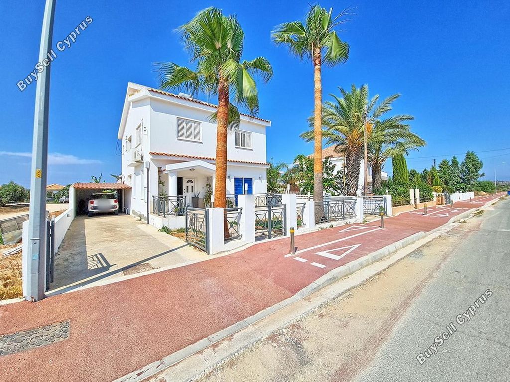 Property photo 1 of 32