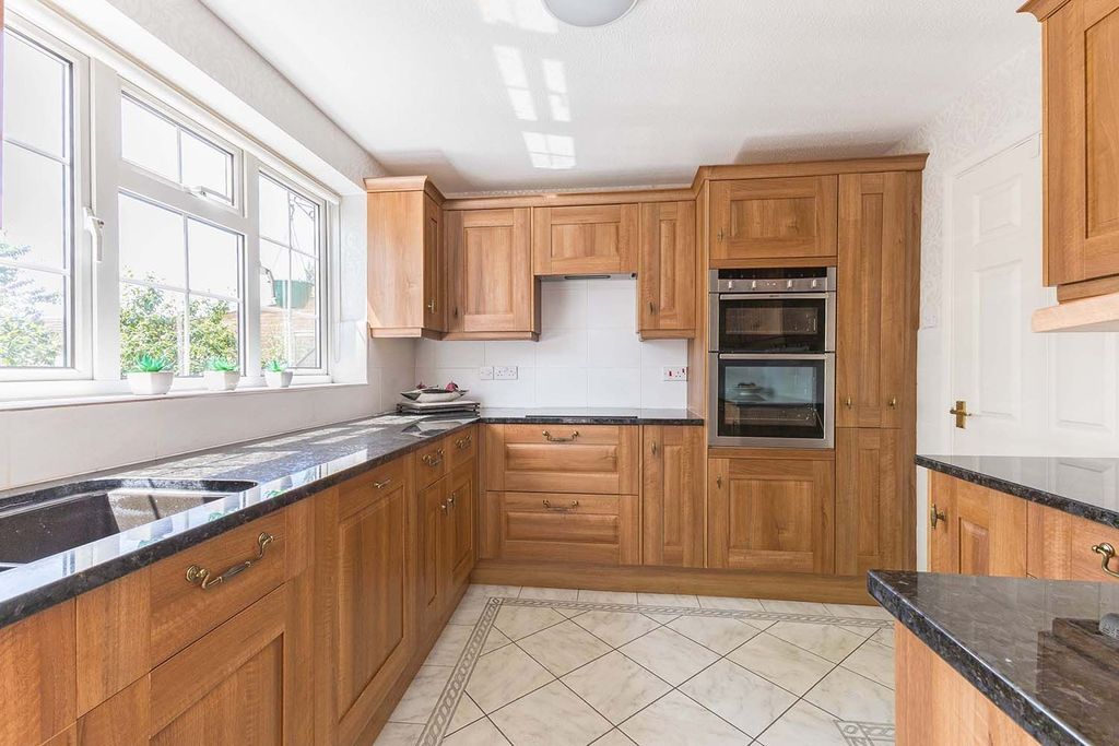 Property photo 3 of 27