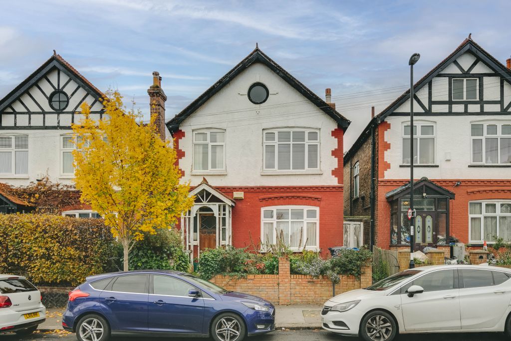 Property photo 1 of 15 20 Grecian Crescent, Se19 - 19