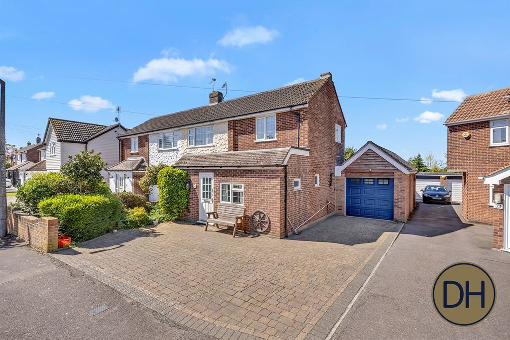 Property photo 1 of 21 Oak Piece