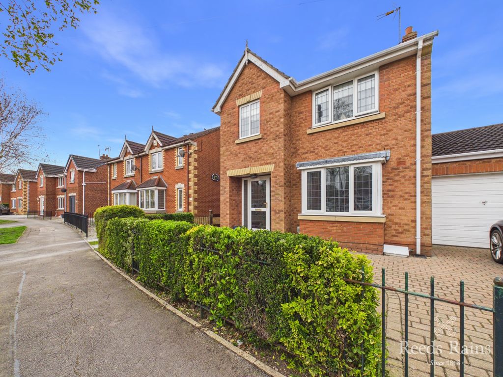 Property photo 1 of 26 Front Garden