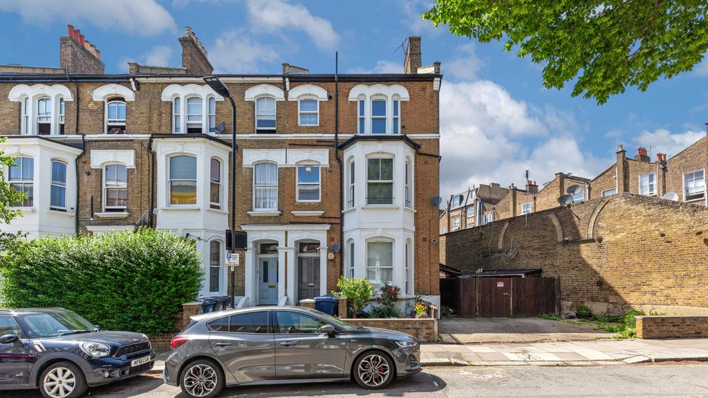 Property photo 1 of 12 Flat 3, 21 Burlington Gardens, Acton, London, W3 6BA