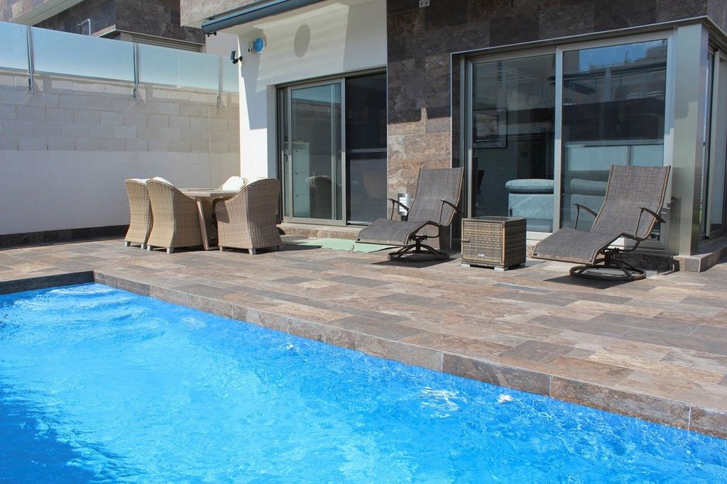 Property photo 2 of 30