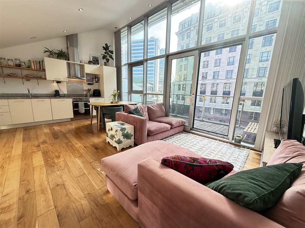 Property photo 2 of 22