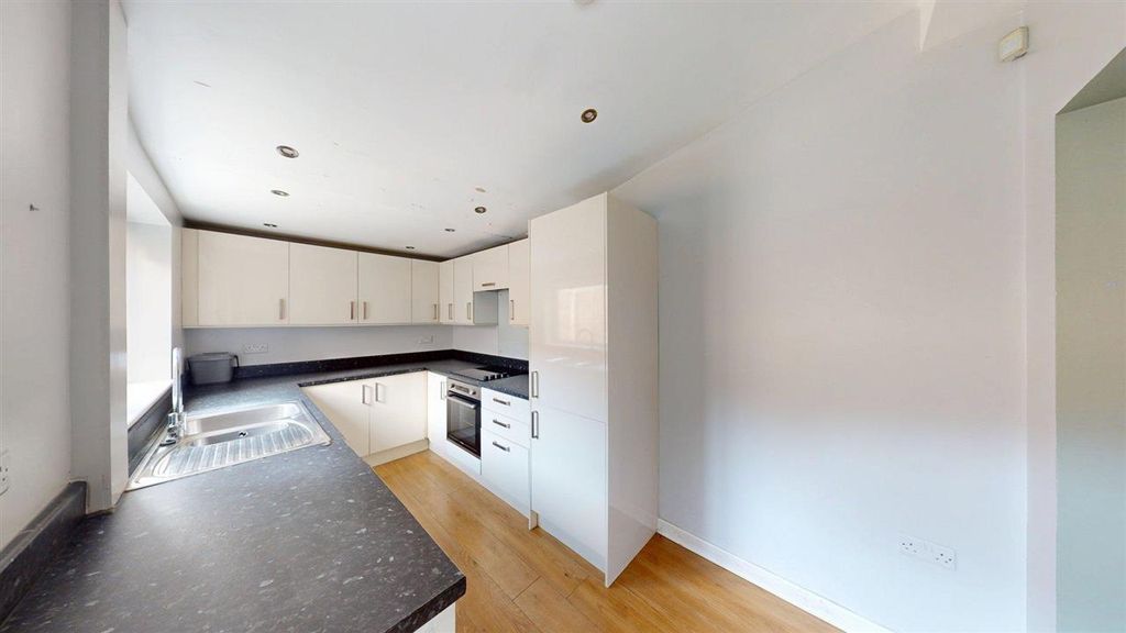 Property photo 3 of 12 Kitchen