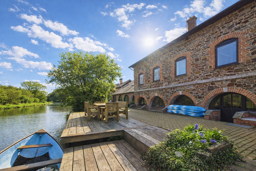 Property photo 1 of 25