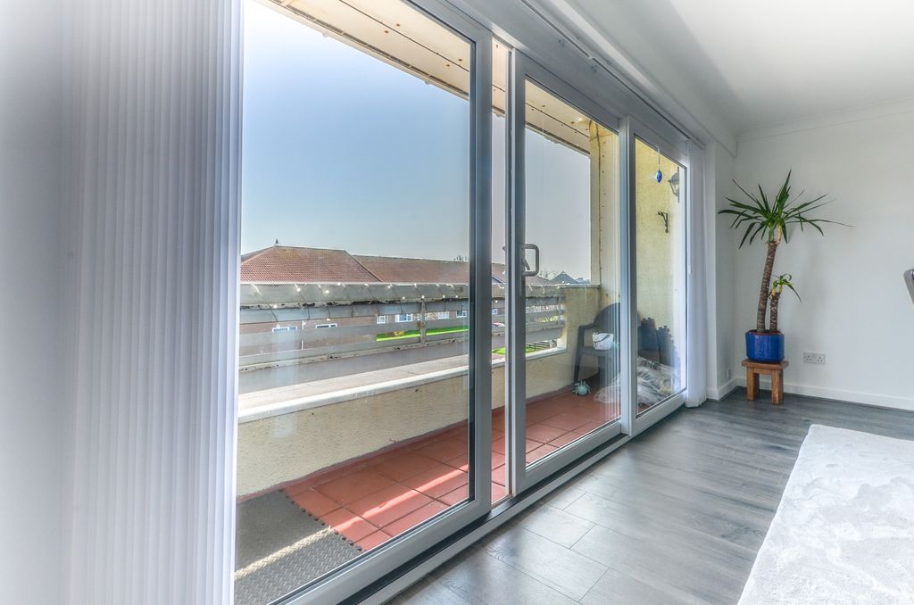 Property photo 3 of 26