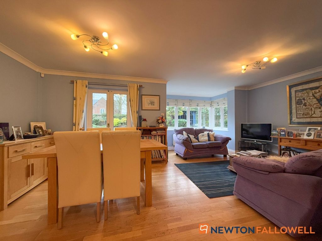 Property photo 2 of 33