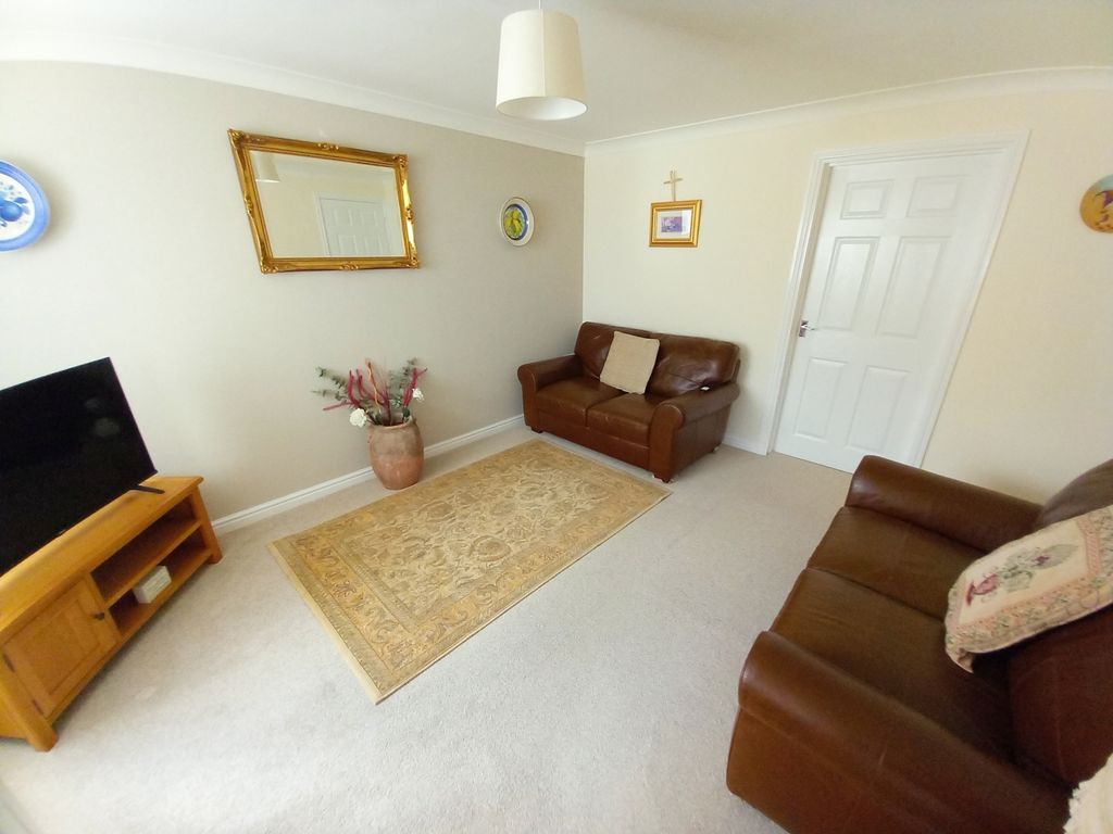 Property photo 2 of 14 Lounge