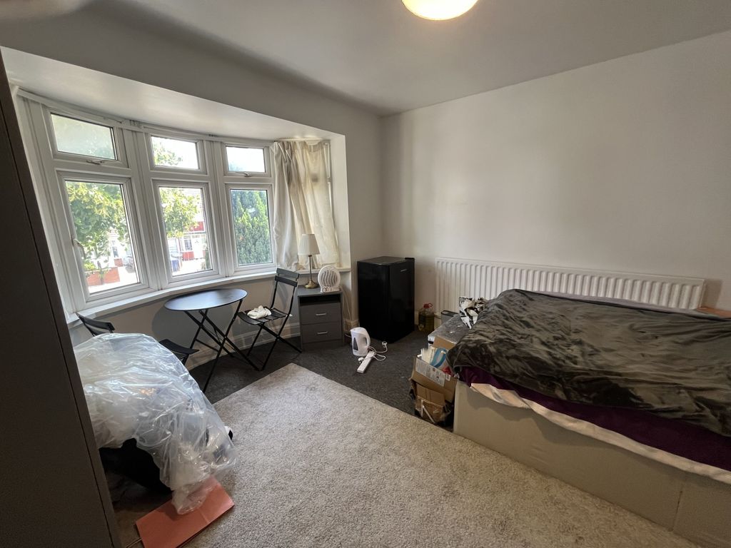 Property photo 1 of 9 385 -05