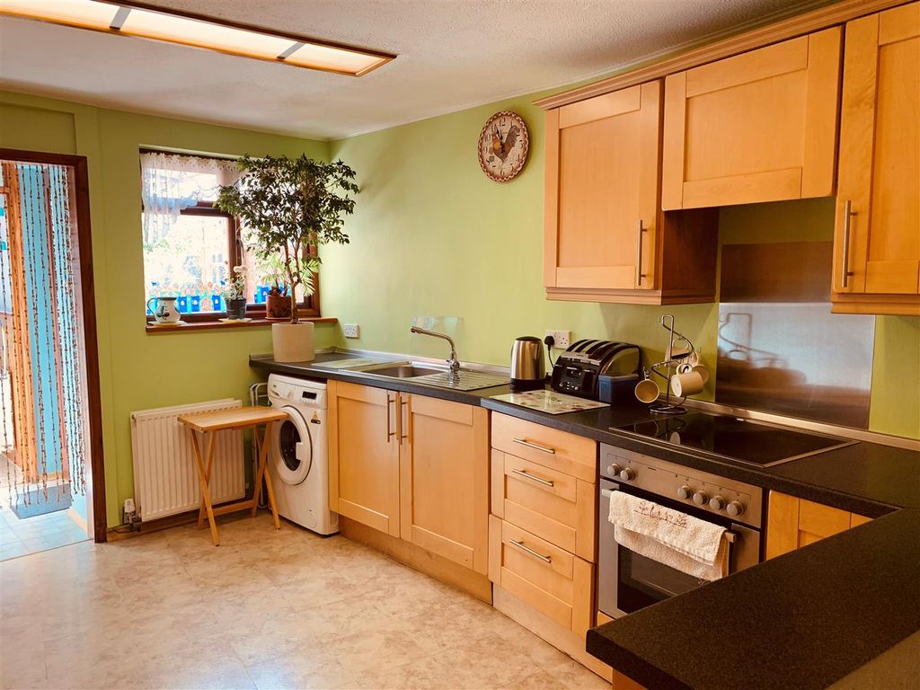 Property photo 2 of 7 Kitchen N.Jpg