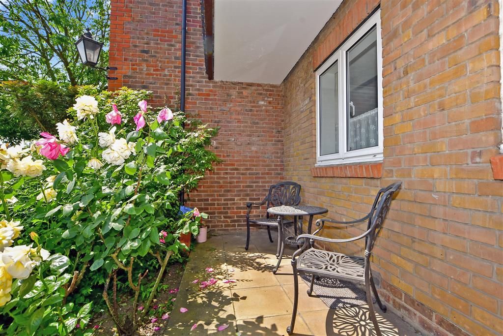 Property photo 1 of 8 Balcony / Terrace