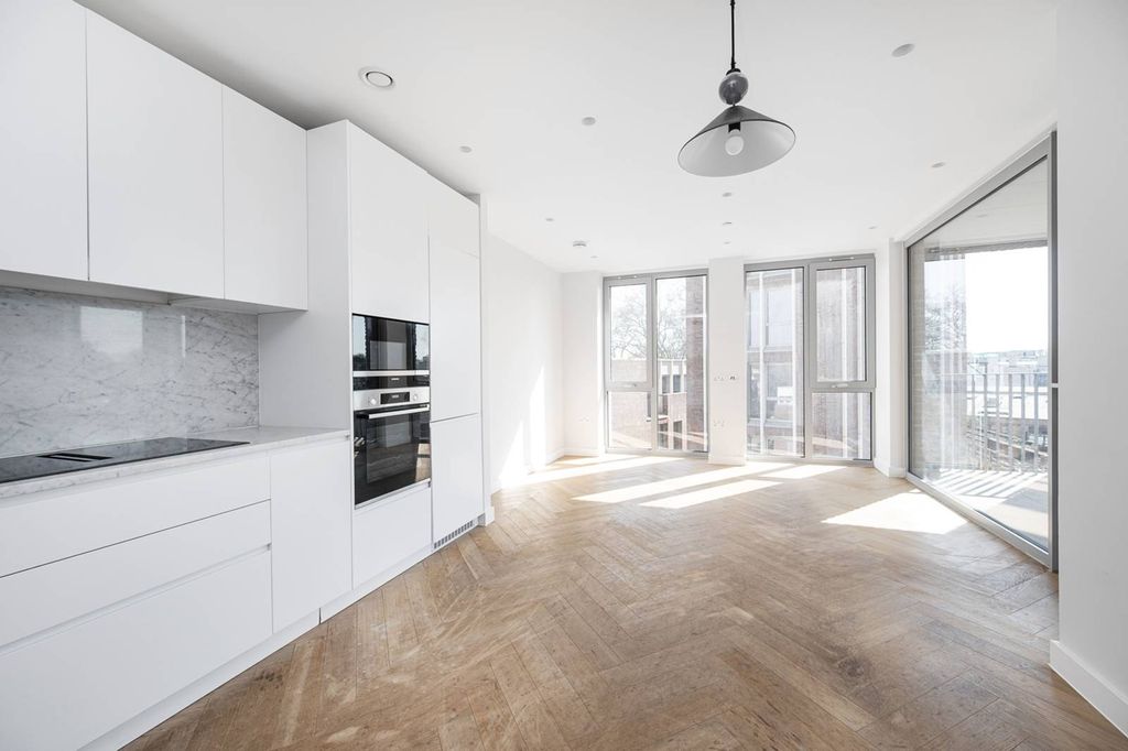 Property photo 3 of 14