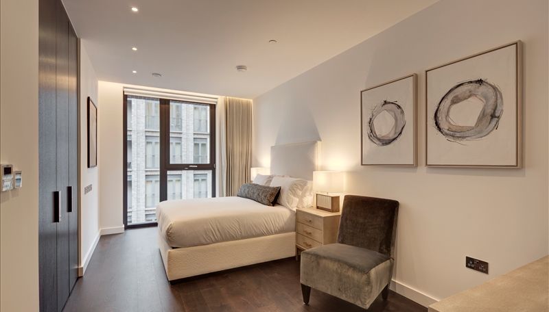 Property photo 2 of 6 Bedroom