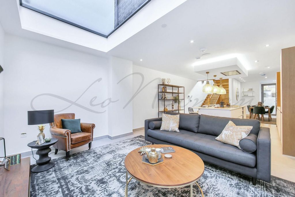 Property photo 2 of 8