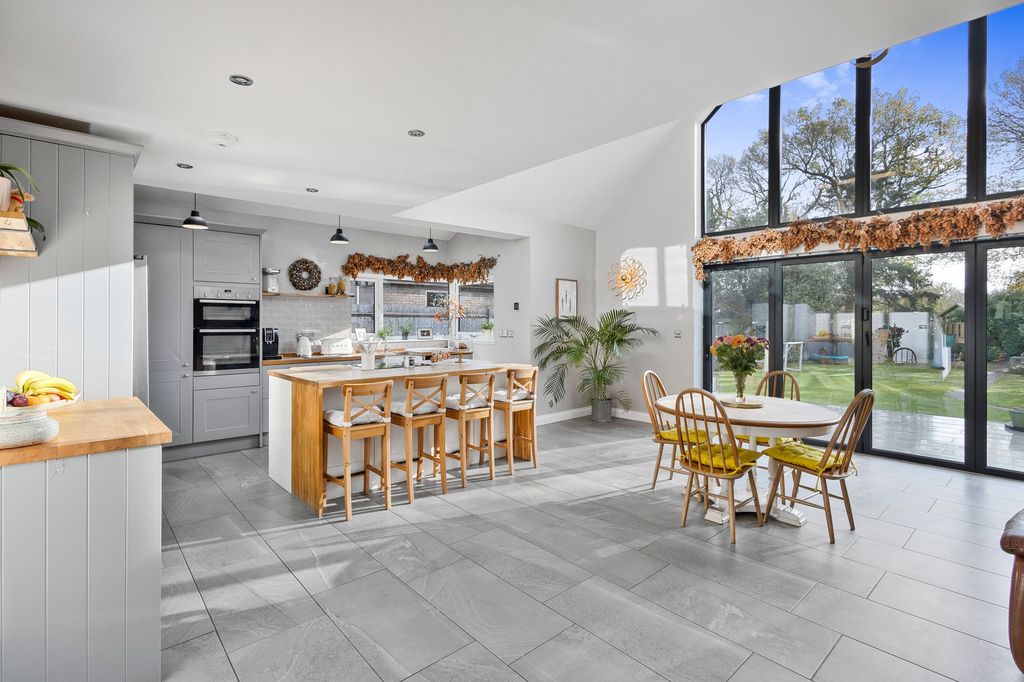 Property photo 2 of 22