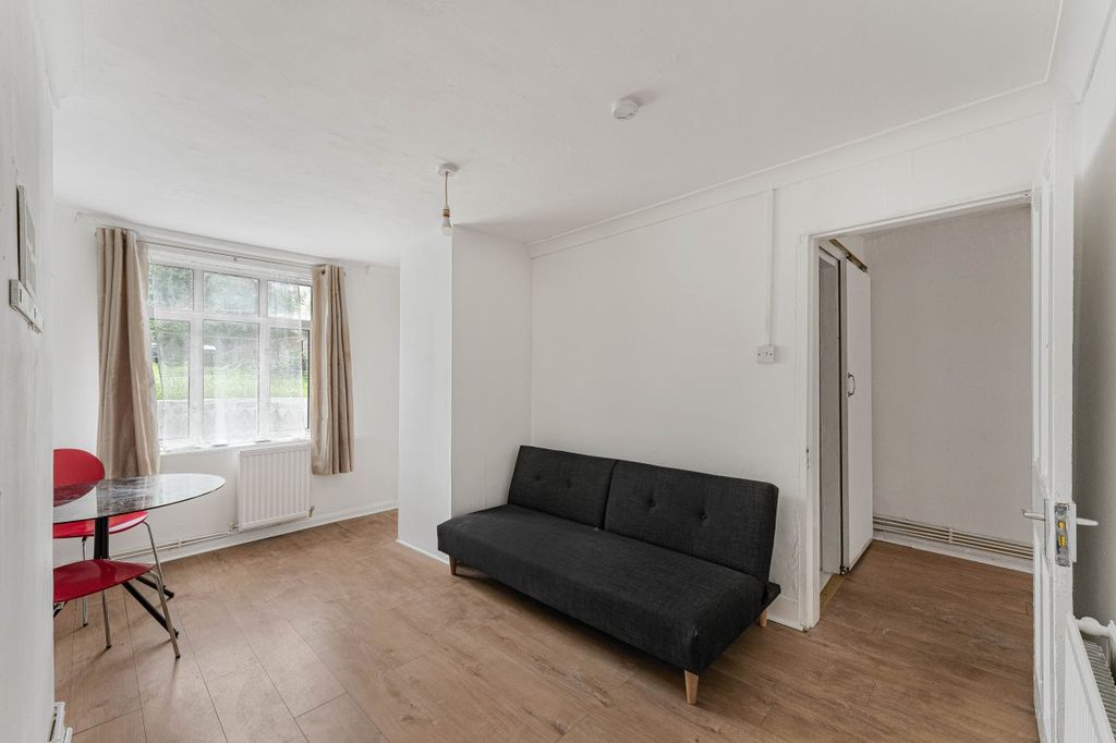 Property photo 3 of 8