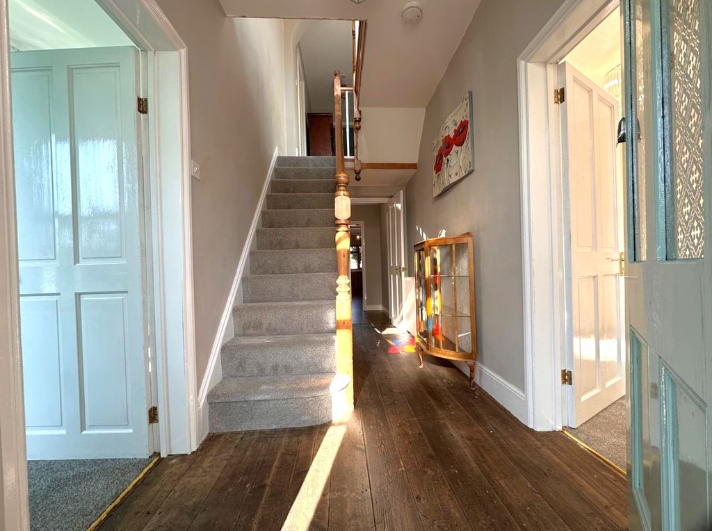 Property photo 3 of 23 Entrance Hallway