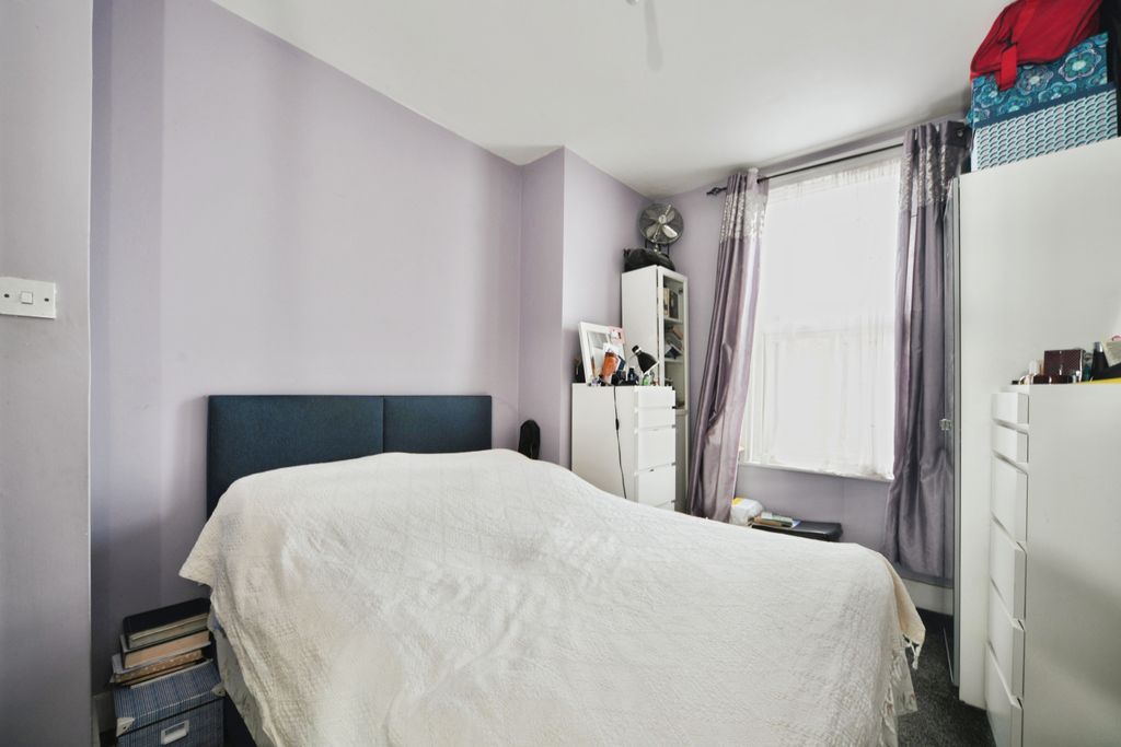 Property photo 2 of 10 Bedroom